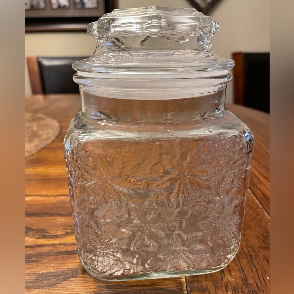 Princess House Fantasia small canister with airtight lid